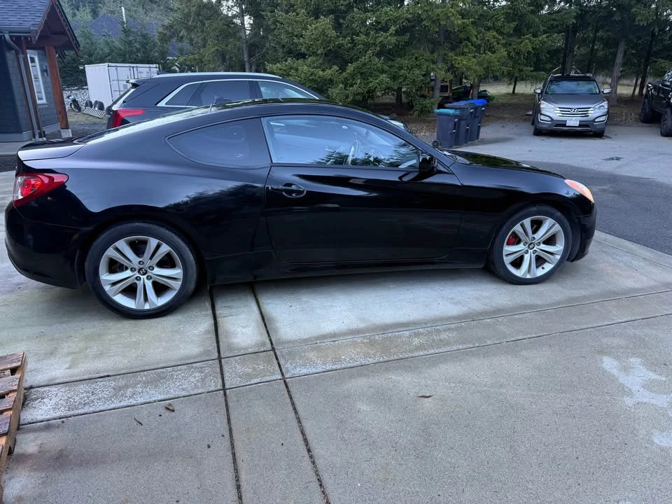 2010 Hyundai Genesis Coupe - Image 2 of 7