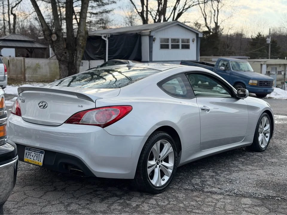 2010 Hyundai Genesis Coupe - Image 6 of 7