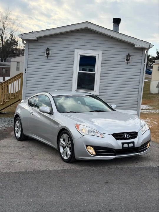 2010 Hyundai Genesis Coupe - Image 3 of 7