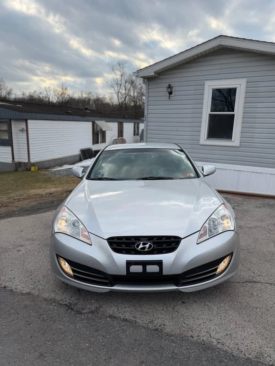 2010 Hyundai Genesis Coupe - Image 2 of 7