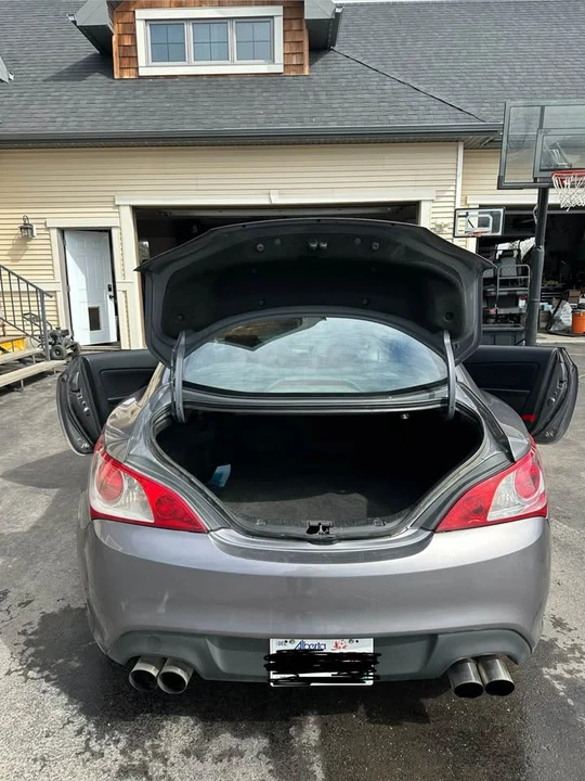 2010 Hyundai Genesis Coupe - Image 8 of 11