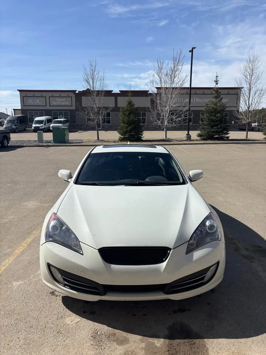 2010 Hyundai Genesis Coupe - Image 5 of 10