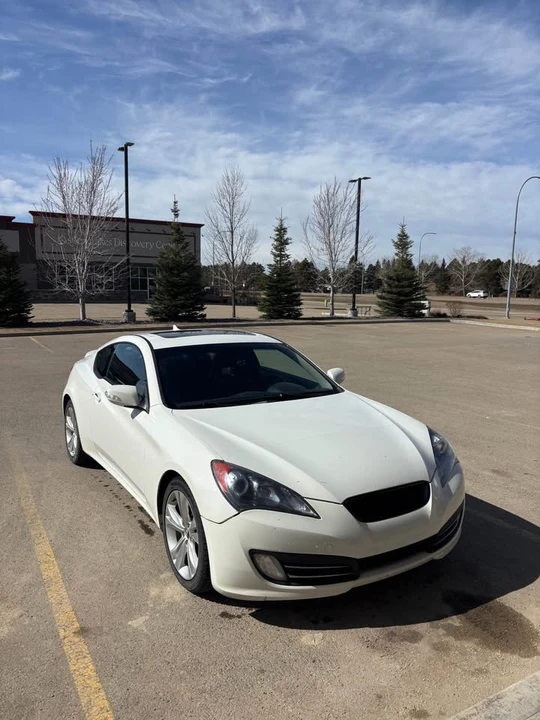2010 Hyundai Genesis Coupe - Image 4 of 10