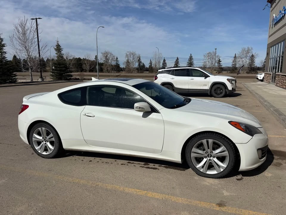 2010 Hyundai Genesis Coupe - Image 3 of 10