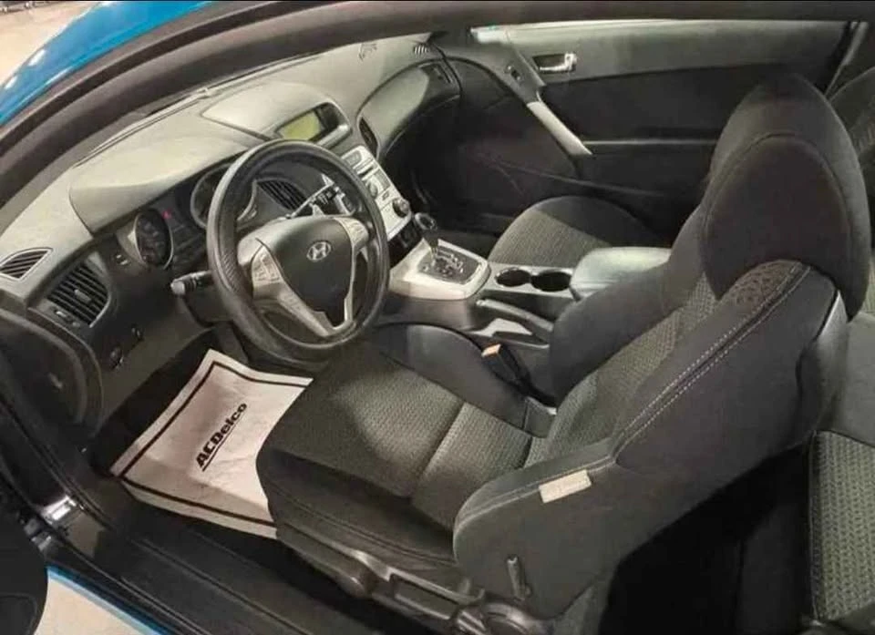 2010 Hyundai Genesis Coupe - Image 8 of 10