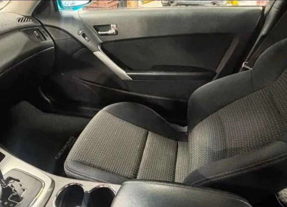2010 Hyundai Genesis Coupe - Image 9 of 10