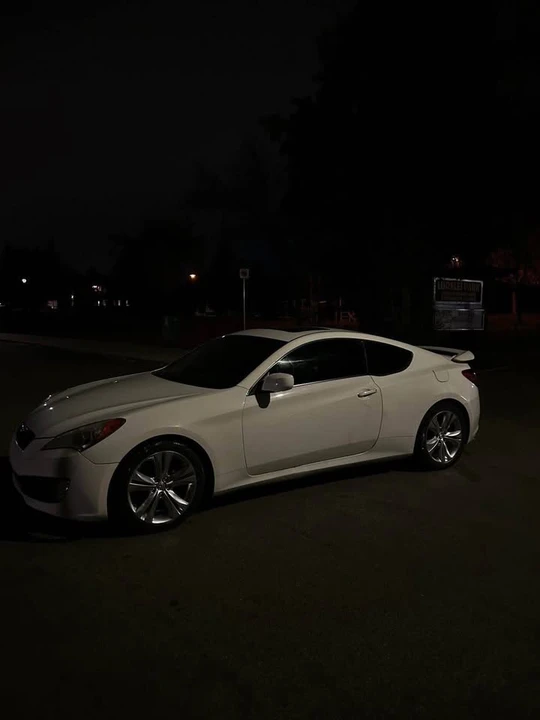 2010 Hyundai Genesis Coupe - Image 2 of 6