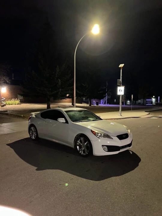 2010 Hyundai Genesis Coupe - Image 5 of 6