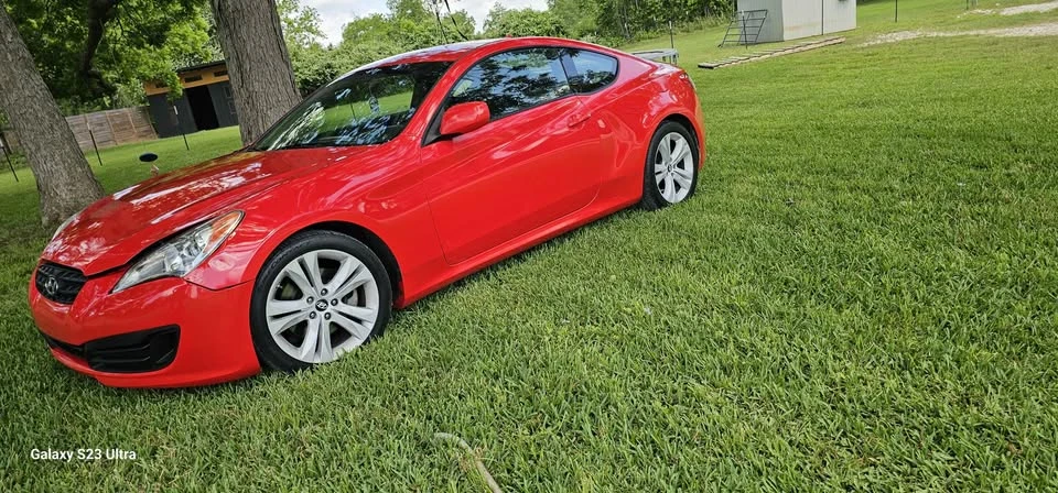 2010 Hyundai Genesis Coupe - Image 4 of 5