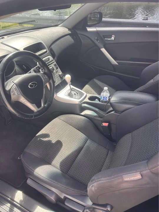 2010 Hyundai Genesis Coupe - Image 6 of 7