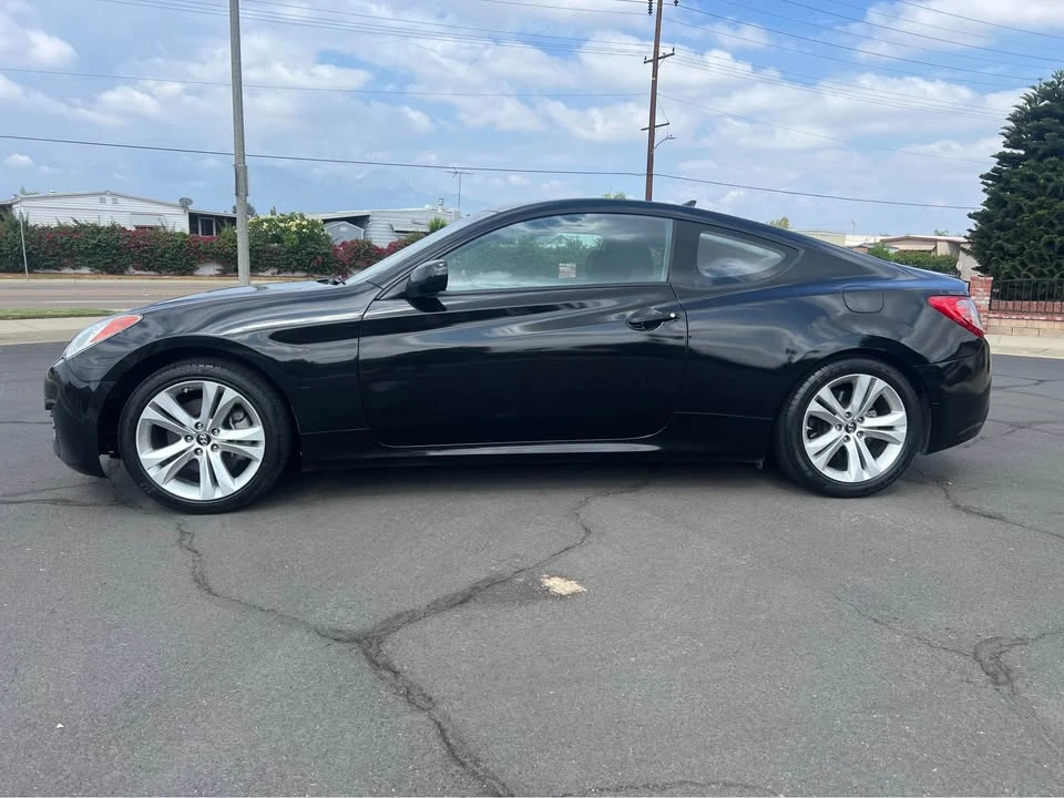 2010 Hyundai Genesis Coupe - Image 2 of 9