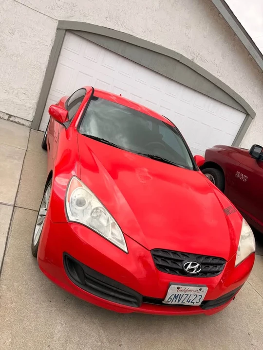 2010 Hyundai Genesis Coupe - Image 2 of 9