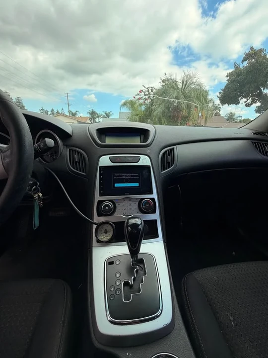 2010 Hyundai Genesis Coupe - Image 8 of 9