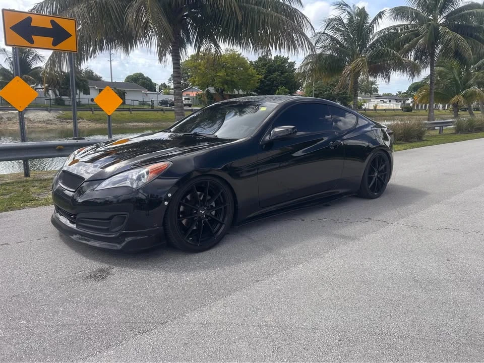 2010 Hyundai Genesis Coupe - Image 2 of 7