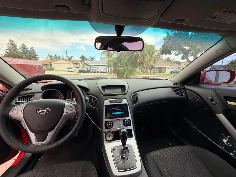2010 Hyundai Genesis Coupe - Image 7 of 9