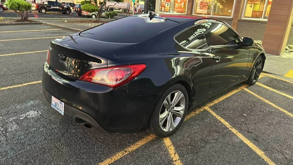 2010 Hyundai Genesis Coupe - Image 3 of 9