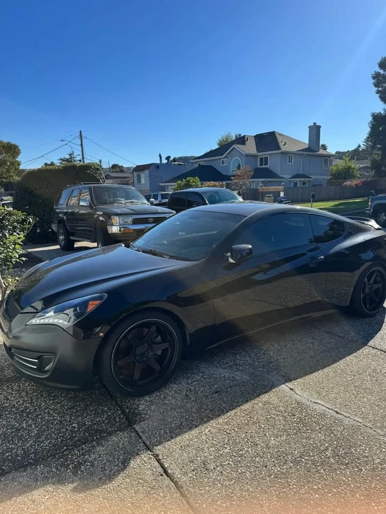 2010 Hyundai Genesis Coupe - Image 2 of 4