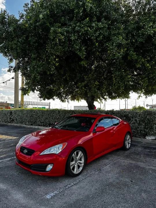 2010 Hyundai Genesis Coupe - Image 3 of 7