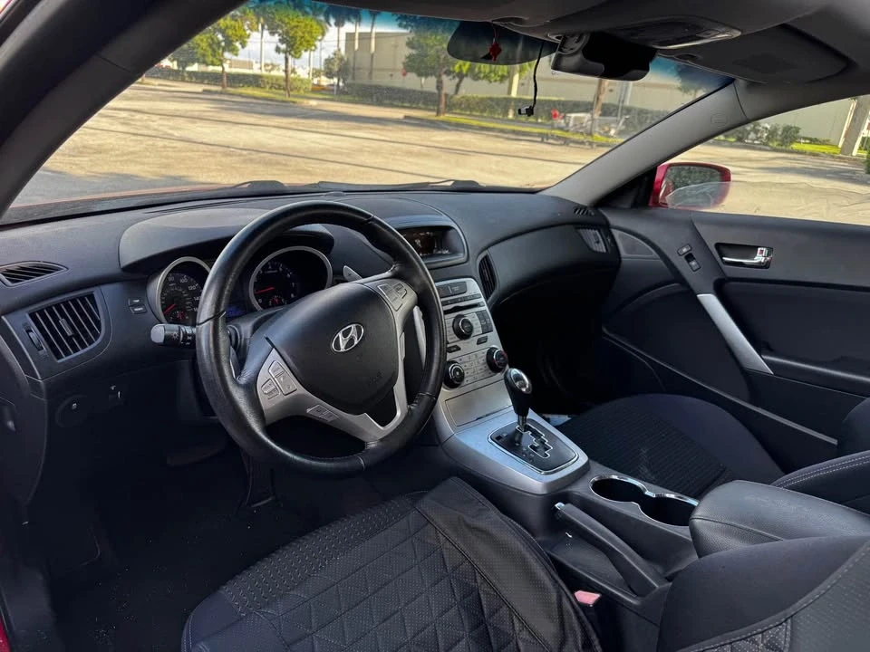 2010 Hyundai Genesis Coupe - Image 6 of 7