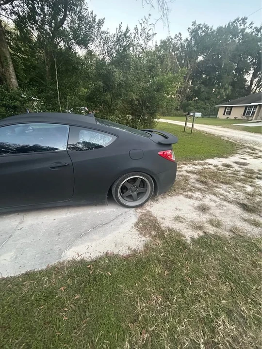 2010 Hyundai Genesis Coupe - Image 3 of 11