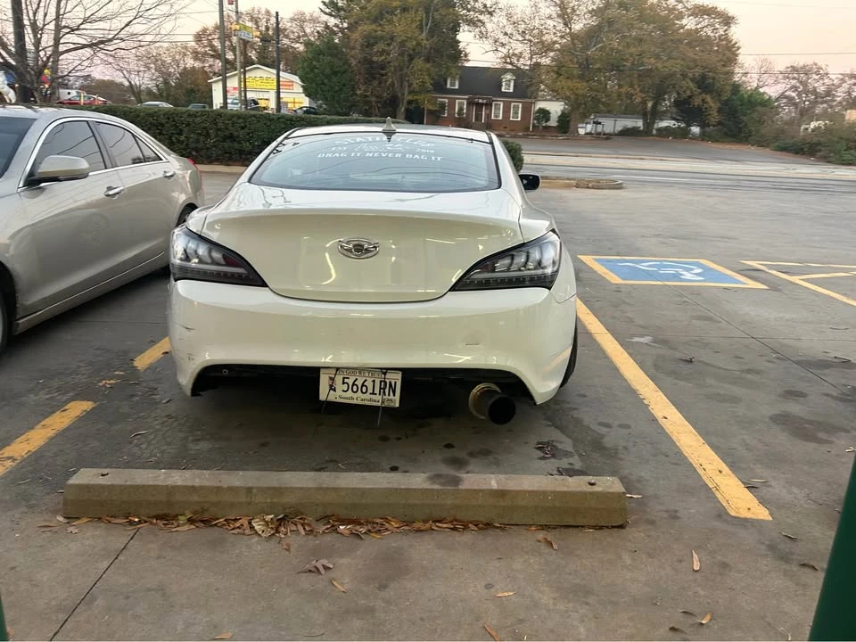 2010 Hyundai Genesis Coupe - Image 3 of 11