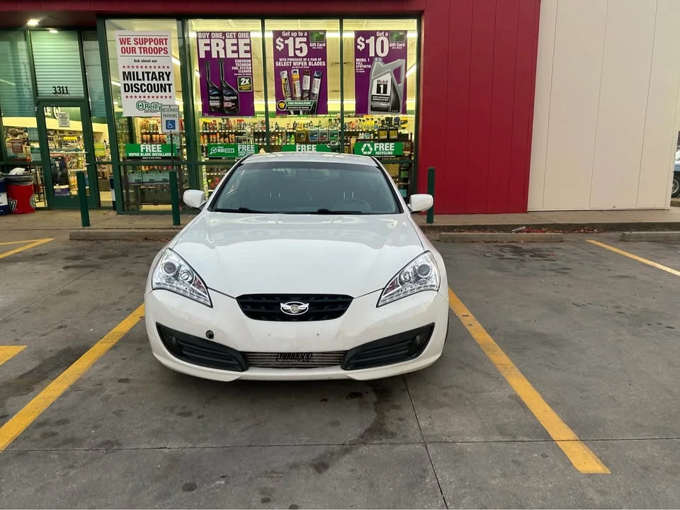 2010 Hyundai Genesis Coupe - Image 4 of 11