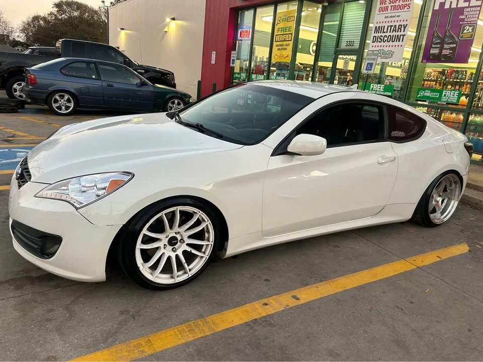 2010 Hyundai Genesis Coupe - Image 2 of 11