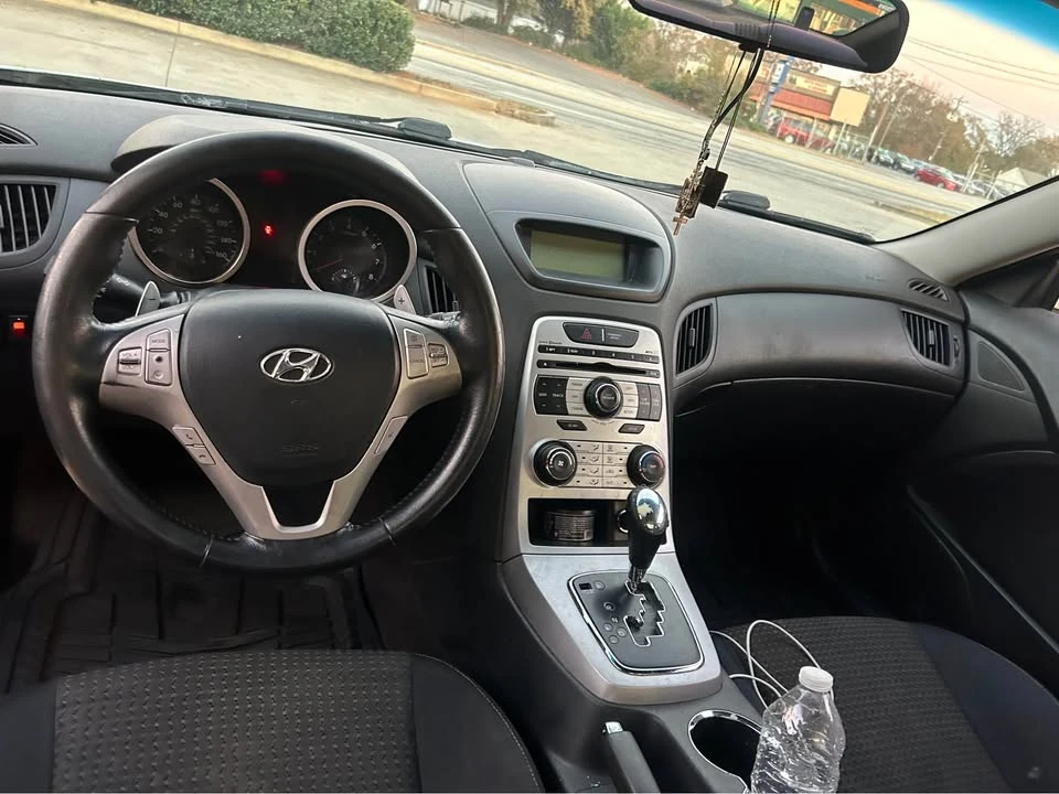 2010 Hyundai Genesis Coupe - Image 7 of 11
