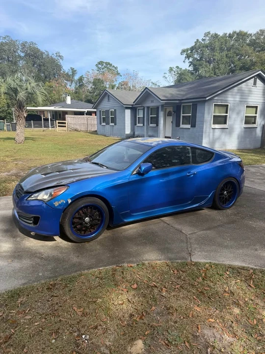 2010 Hyundai Genesis Coupe - Image 2 of 3