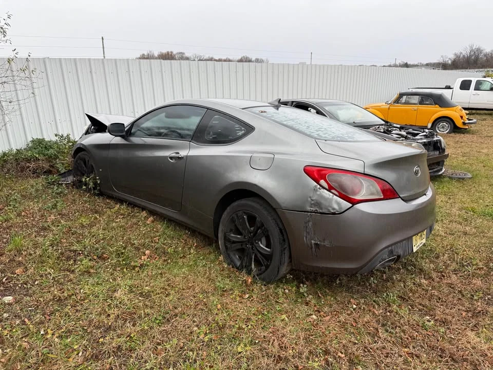2010 Hyundai Genesis Coupe - Image 2 of 6