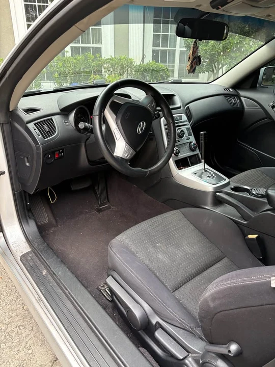 2010 Hyundai Genesis Coupe - Image 5 of 7