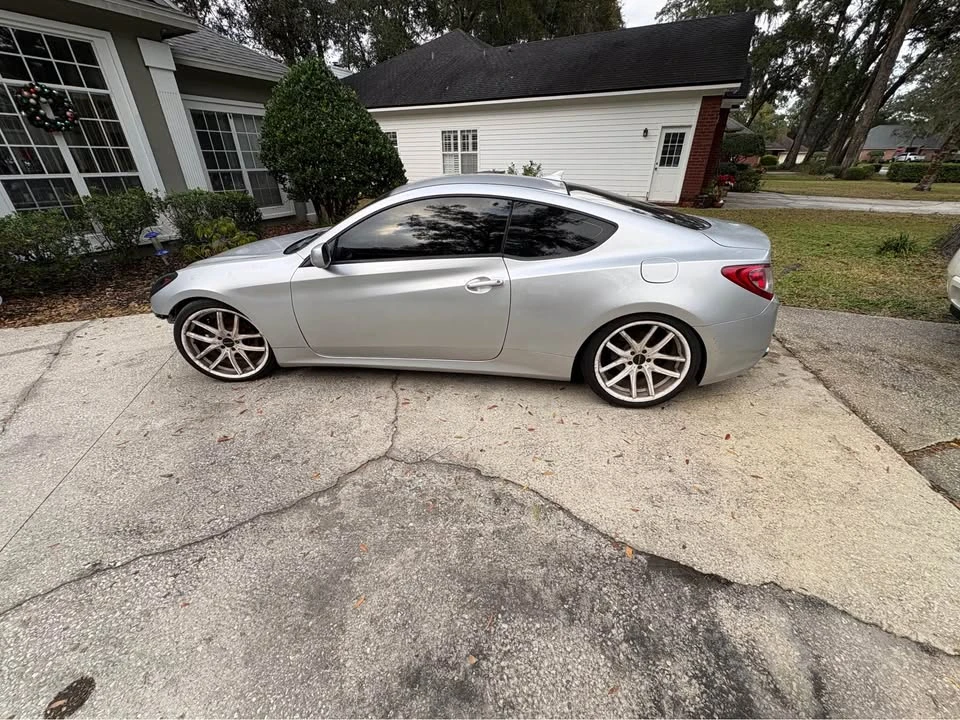 2010 Hyundai Genesis Coupe - Image 2 of 7