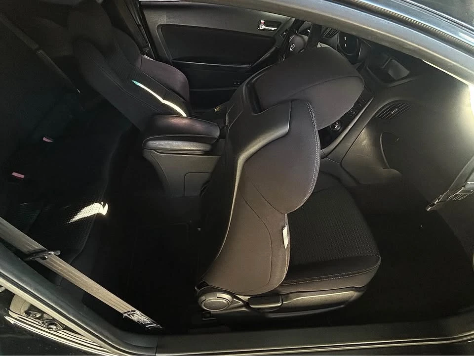 2010 Hyundai Genesis Coupe - Image 5 of 6