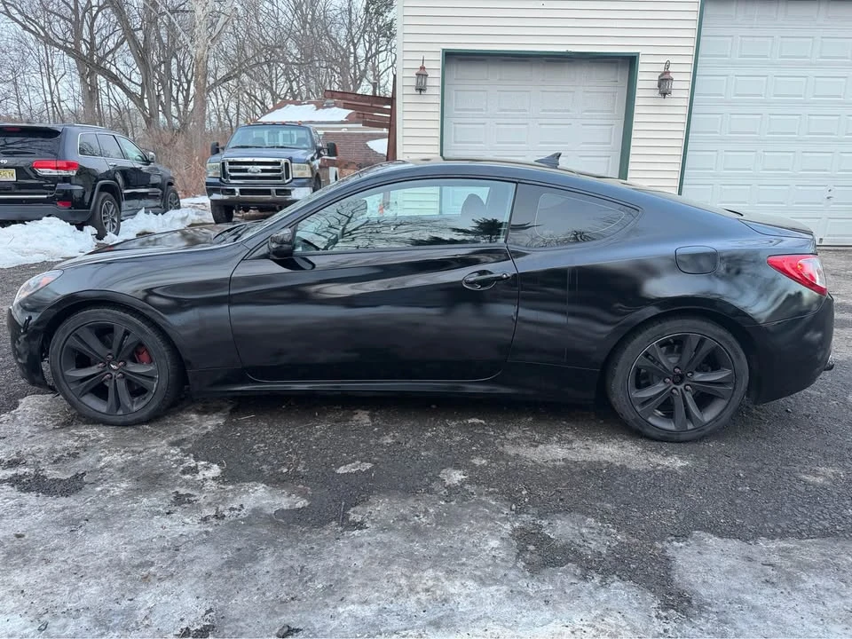 2010 Hyundai Genesis Coupe - Image 10 of 12