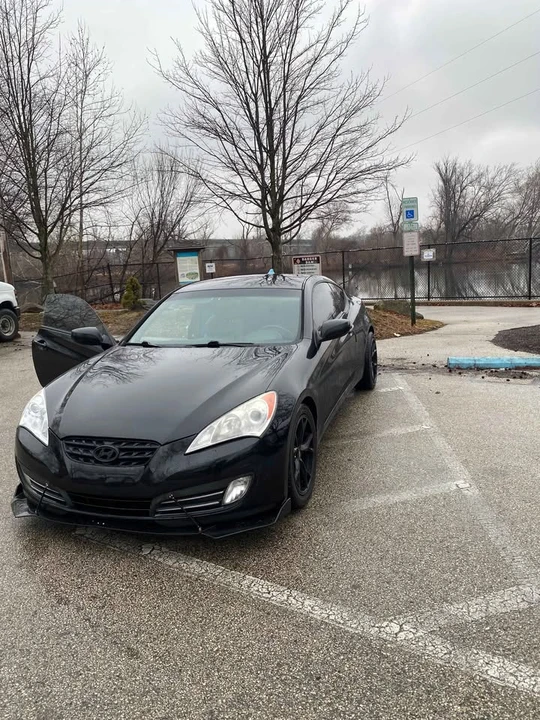 2010 Hyundai Genesis Coupe - Image 9 of 14