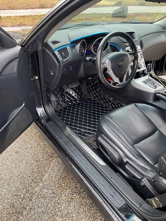 2010 Hyundai Genesis Coupe - Image 11 of 14