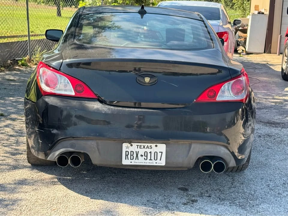 2010 Hyundai Genesis Coupe - Image 2 of 11