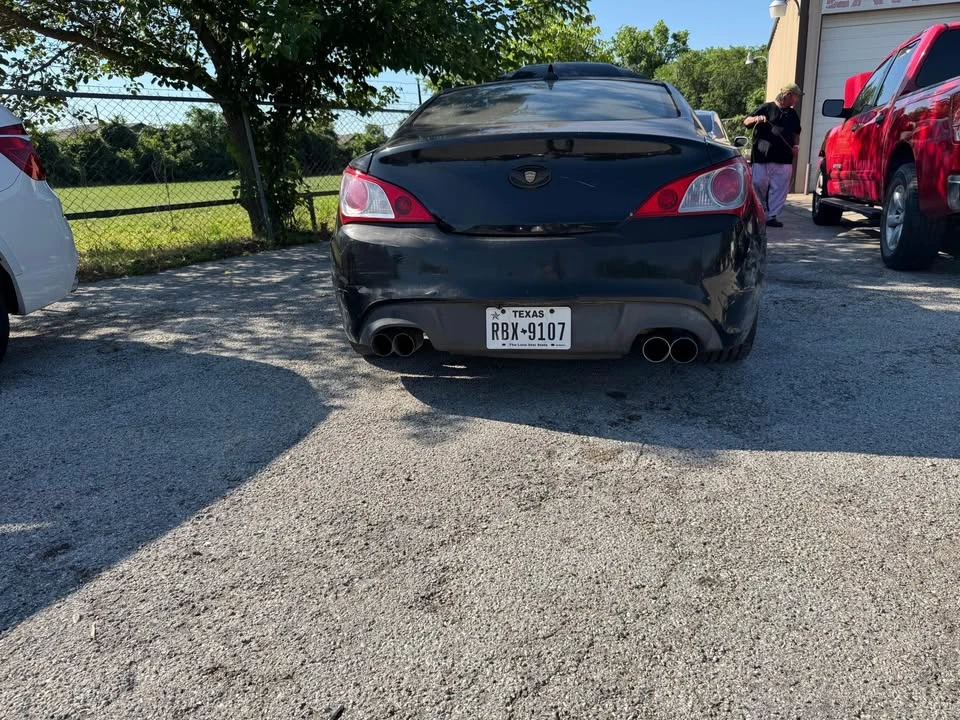 2010 Hyundai Genesis Coupe - Image 3 of 11