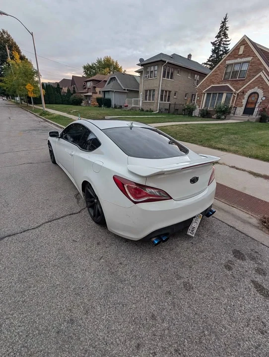 2010 Hyundai Genesis Coupe - Image 6 of 6