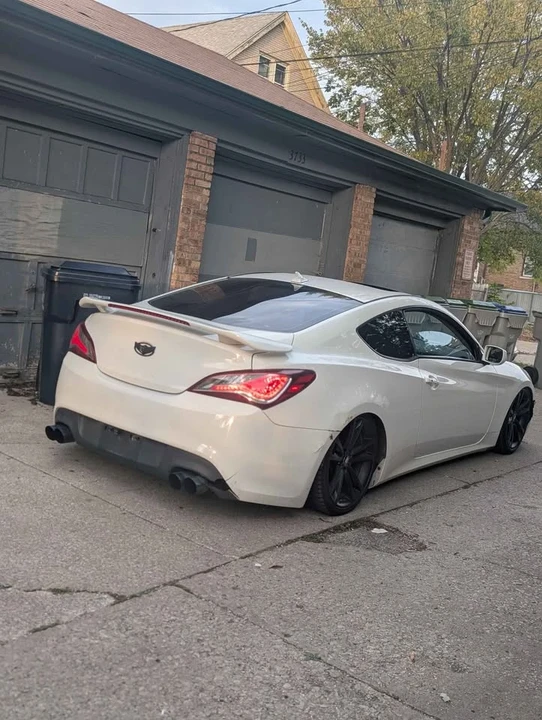 2010 Hyundai Genesis Coupe - Image 3 of 6