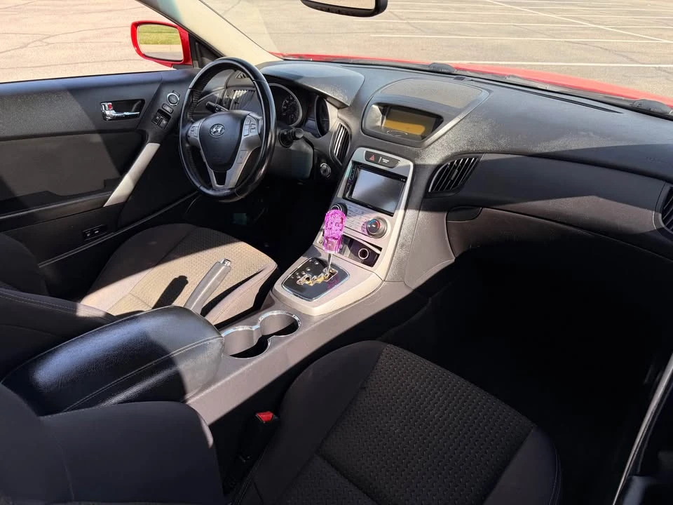 2010 Hyundai Genesis Coupe - Image 12 of 15