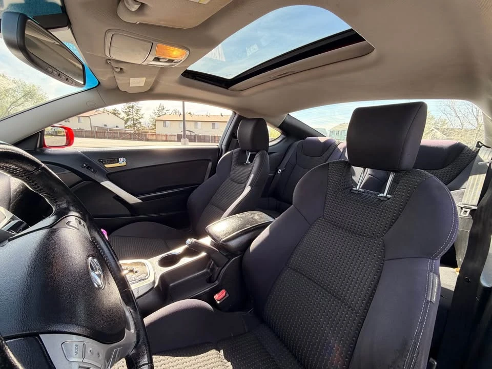 2010 Hyundai Genesis Coupe - Image 10 of 15
