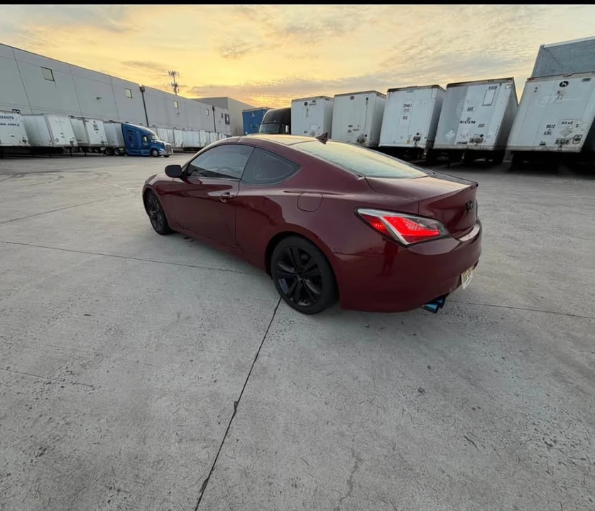 2010 Hyundai Genesis Coupe - Image 5 of 11