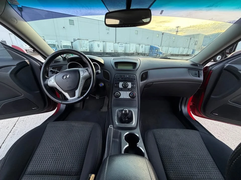 2010 Hyundai Genesis Coupe - Image 10 of 11