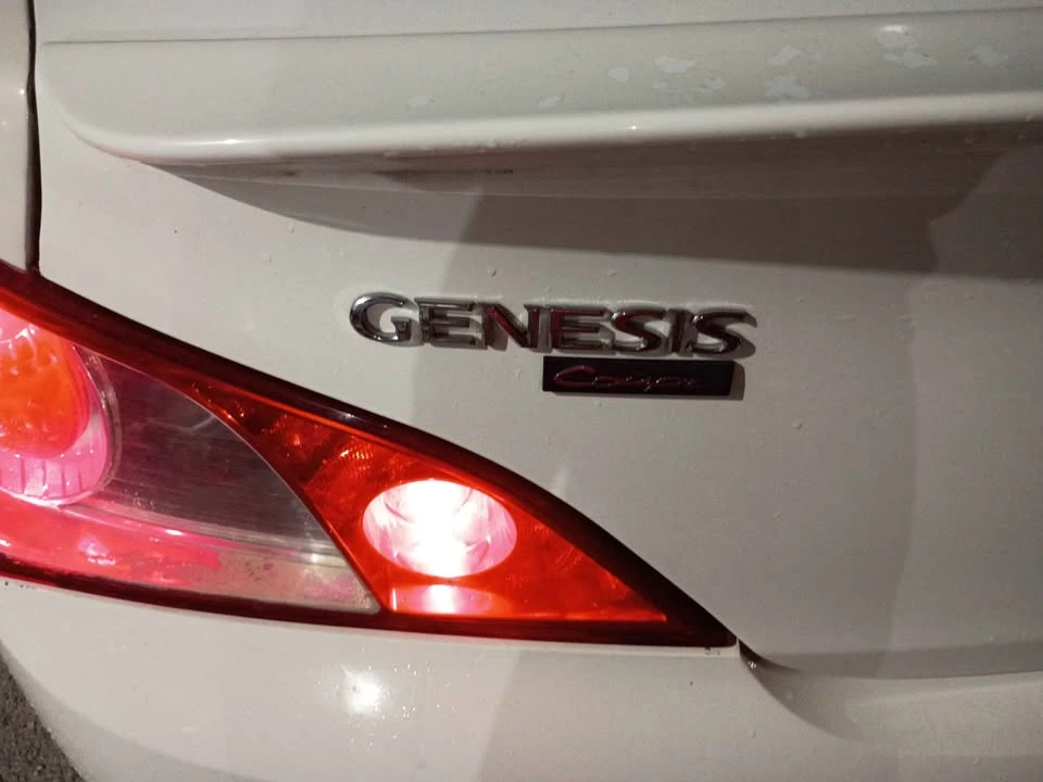 2010 Hyundai Genesis Coupe - Image 9 of 11