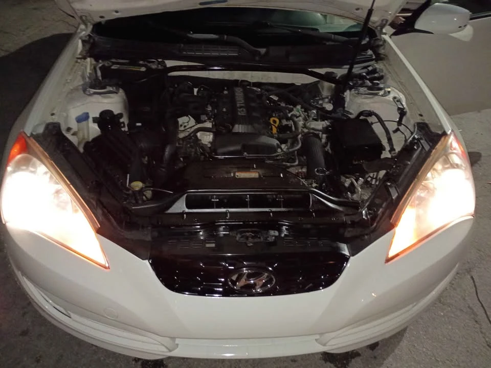 2010 Hyundai Genesis Coupe - Image 5 of 11