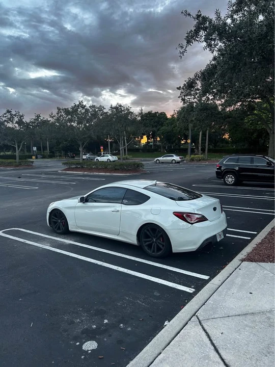 2010 Hyundai Genesis Coupe - Image 8 of 12