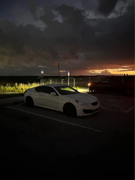 2010 Hyundai Genesis Coupe - Image 9 of 12
