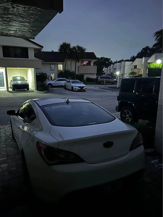2010 Hyundai Genesis Coupe - Image 6 of 12
