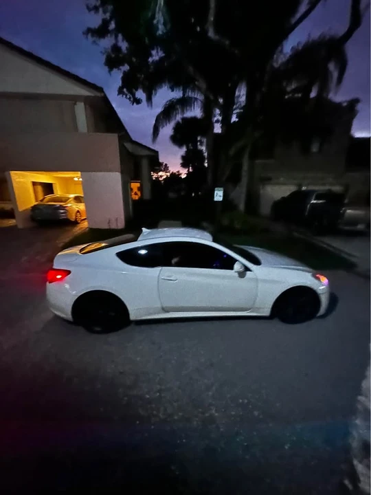 2010 Hyundai Genesis Coupe - Image 5 of 12